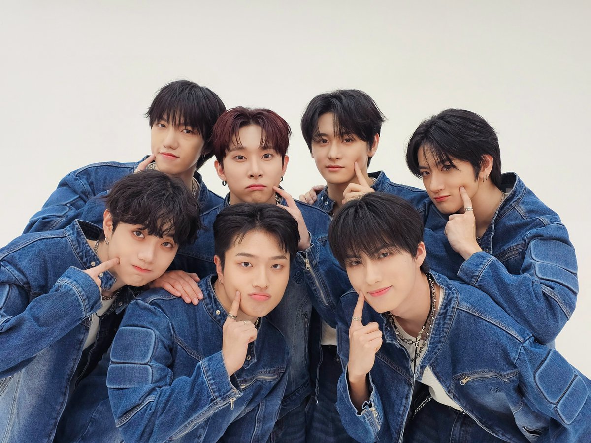 TRENDZ_OFFCL's tweet photo. 📷 #오늘의트지 

🗓 26.02.14
🖤 SWEET VALENTINE

#TRENDZ #트렌드지 https://t.co/PiKHVboJdM