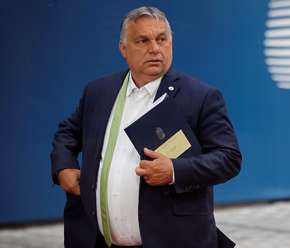 Zełenski dziś w Monachium o Orbánie: "Wiktor nie powinien rozmyślać nad powiększaniem swojego brzucha, lecz nad tym, jak wzmocnić armię, by powstrzymać rosyjskie czołgi przed powrotem na ulice Budapesztu."