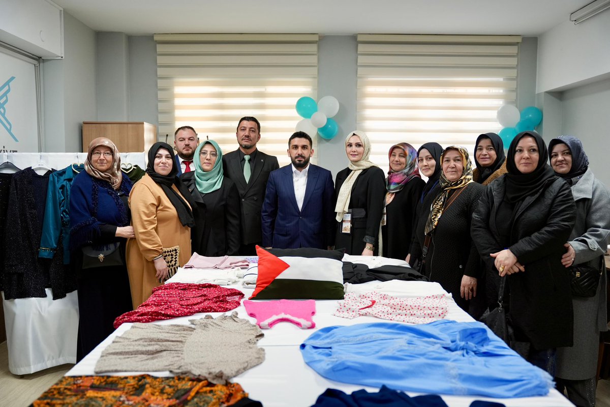 Afyonkarahisar’ın güçlü ve enerjik gençliği TÜGVA’da buluşuyor. 

Yüksek İstişare Kurulu Üyemiz Sayın Bilal Erdoğan’ın katılımlarıyla Afyonkarahisar’da açılışını yaptığımız yeni il temsilciliğimiz, gençlerimizin hizmetinde.