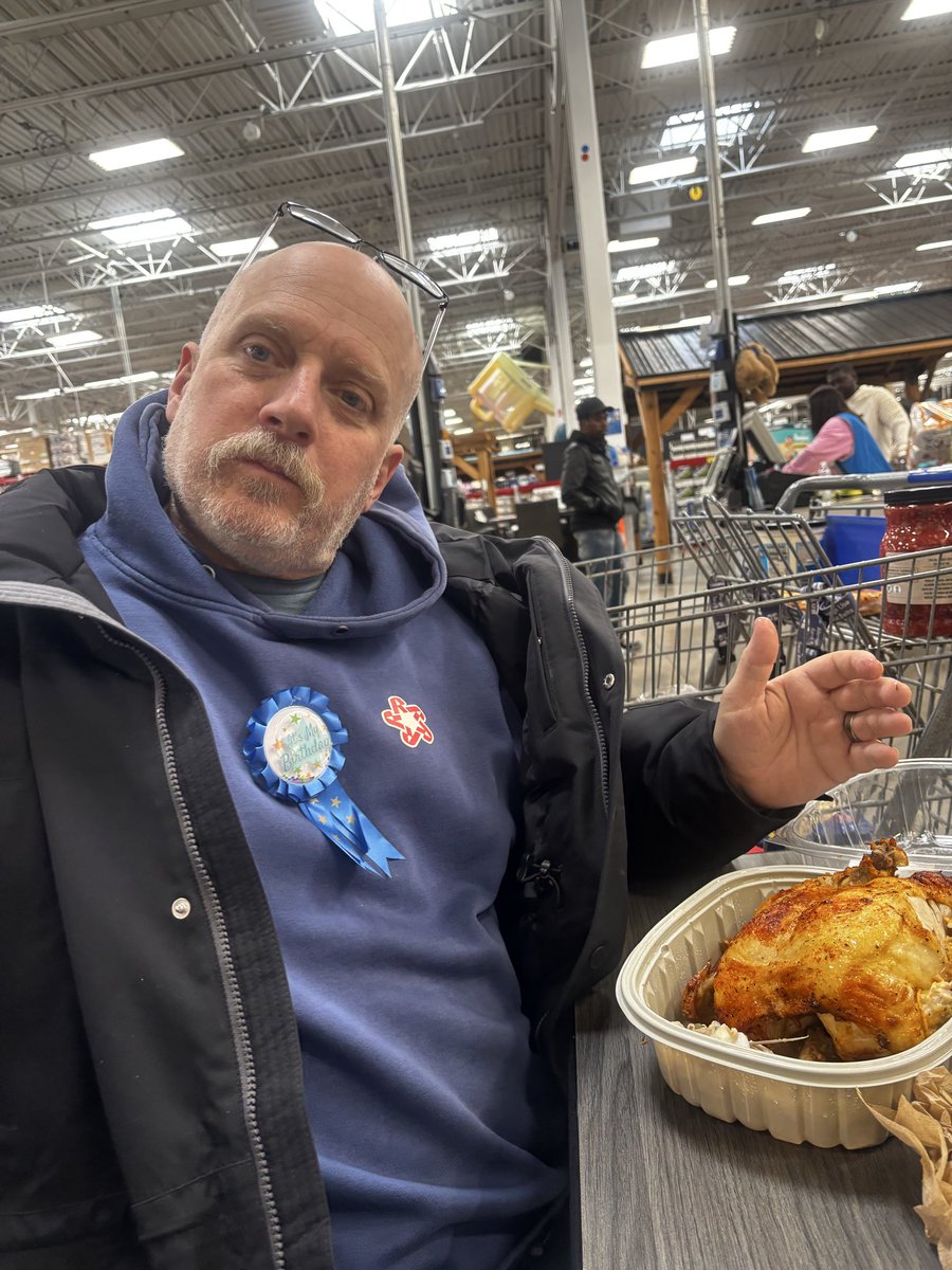 WorldofRobert1's tweet image. Our house was down with the Vid for a week. 

Grateful that Everyone was feeling better today, we celebrate!!!! 

Given it's My B-Day week, i chose the meal: @SamsClub rotisserie chicken. 

This is what 54 looks like. #carnivore #soberlife