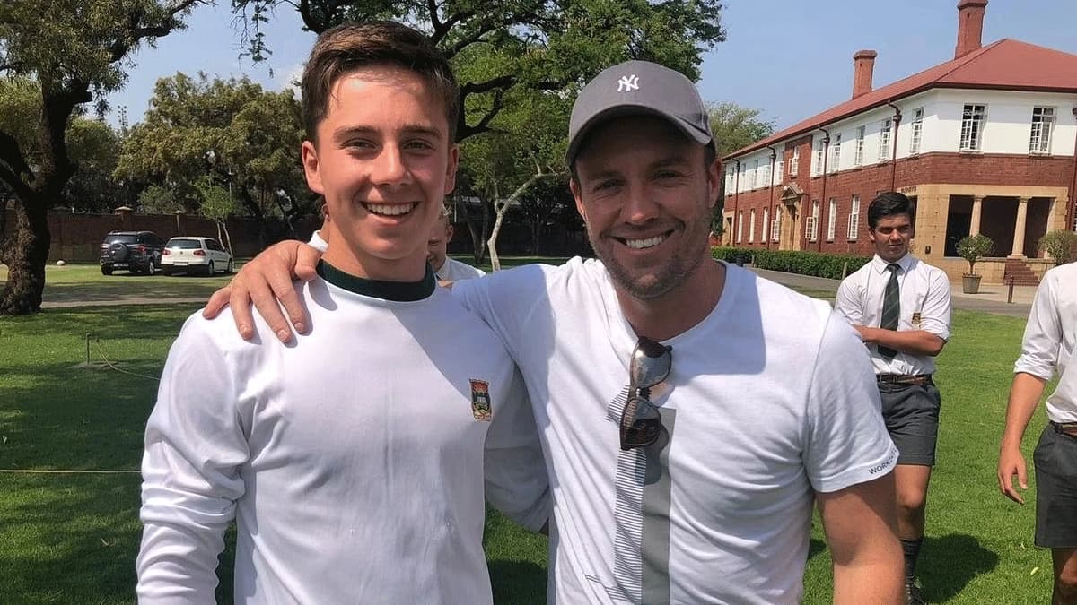Chuza7189's tweet photo. Brevis is hyped like AB de Villiers but when it’s a do-or-die match Or important match both completely disappears All talk all hype zero runs when it actually matters😂

#SAvsNZ #NZvSA #T20WorldCup2026 https://t.co/DLox9ZXKel
