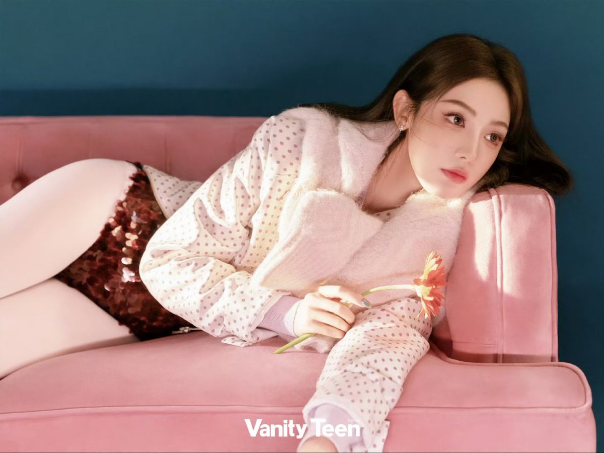 Peng Xiaoran for Vanity Teen China

More photos here: weibo.com/7566971097/526…