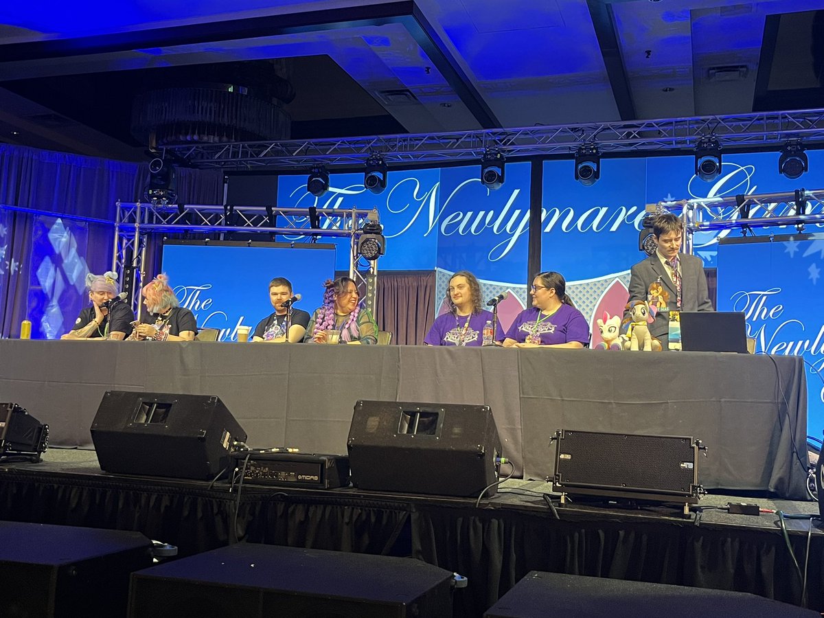 Generic pony tweet media