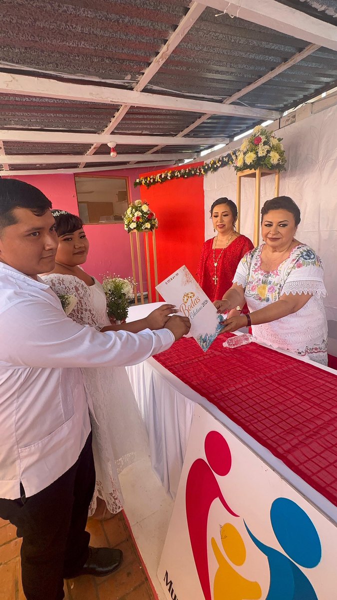 Hoy, junto con mi esposa Marisol Escalante, fuimos testigos de la unión matrimonial de 43 parejas lazarocardenses, quienes aprovecharon el programa “Bodas Colectivas” que lleva a cabo del DIF Municipal. ¡Les deseamos larga vida en su matrimonio! 
<a href="/AlbertoAnayaGt/">Alberto Anaya Gtz</a> <a href="/RubenCa66974933/">Ruben Carrillo</a>