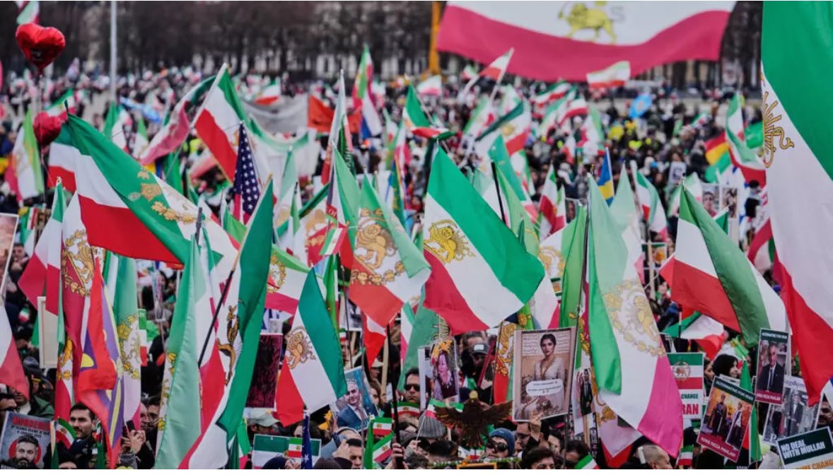 Environ 200 000 personnes étaient rassemblées samedi à Munich contre les autorités iraniennes, selon la police de la capitale bavaroise, où se tient la Conférence de sécurité qui réunit jusqu'à dimanche des dirigeants mondiaux. Des mobilisations ont déjà fait plus 25 000 morts.