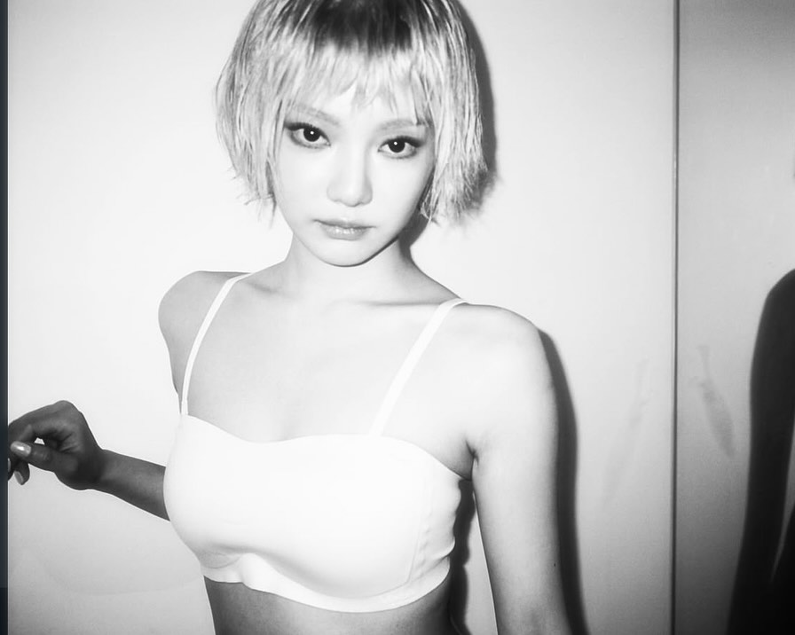 A Ningning postou foto só de sutiã de novo, ela não tem dó NENHUMA das fãs mulheres, garota tóxica. 🙄🙄🙄