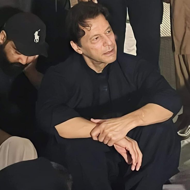 E_M_AA_N's tweet photo. His vision is fading fast 4rm medical neglect,nd this is a humanitarian emergency.
Every sec counts to save his eyesight nd health.
Ya RABBI, protect him nd grant him shifa...! 
Amen 🥺

#ImranKhanHealthEmergency https://t.co/WsZxUPBdPB