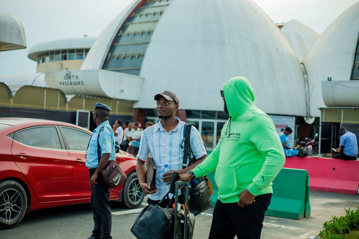 Octobre 15, 2001 || Un forum s'ouvre officiellement à Addis-Abeba, en Éthiopie, réunissant les protagonistes de la guerre dans l'Est, qui sera couronnée par un dialogue dit " _Intercongolais_ ", du 25 Février au 19 Avril, auquel participeront l'Opposition politique et la Société