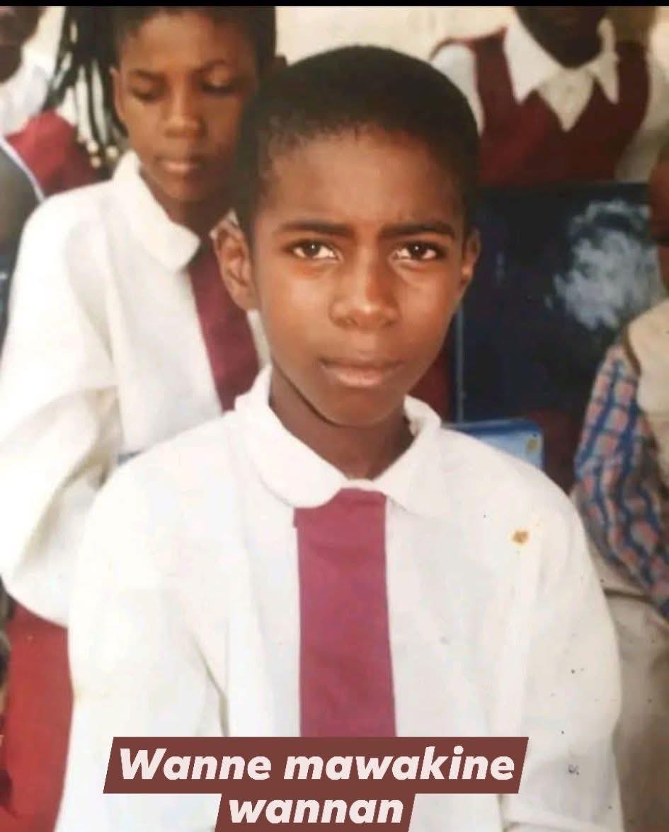 Kuyi taggin dinsa dun wanda ya gane shi 😆😆😆