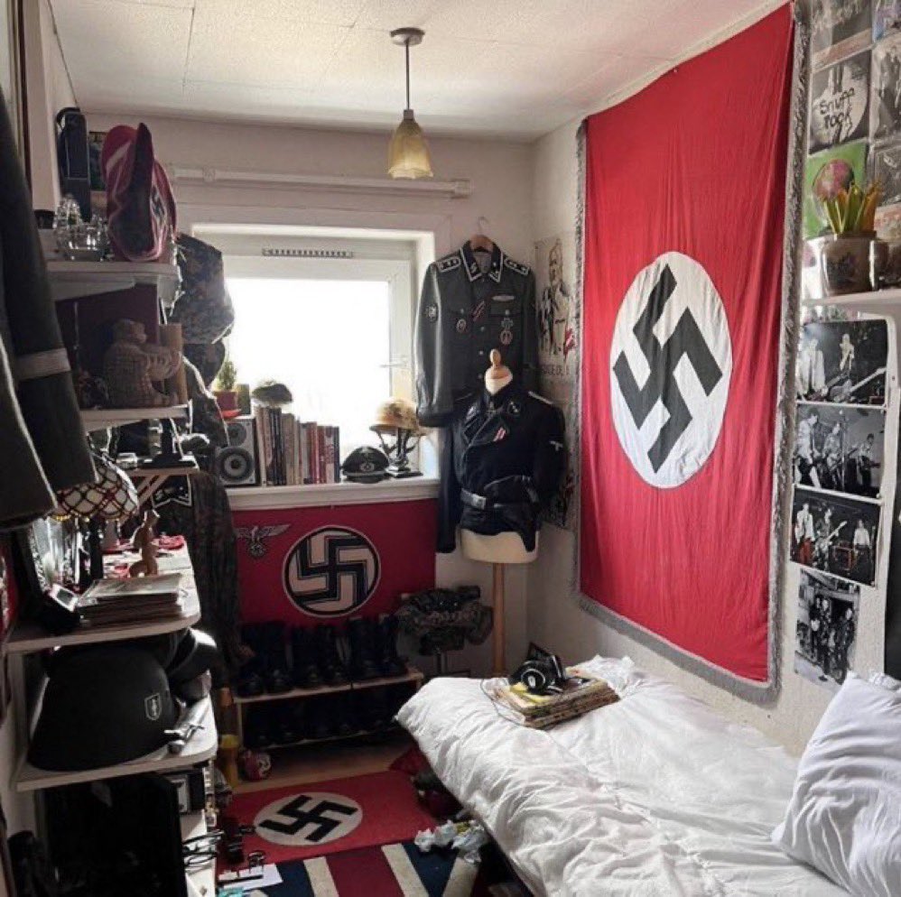 juicenotthekid_'s tweet image. Your girlfriend invites you to her house but you see this, what would you do?