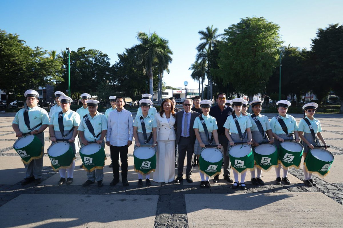 Con la representación del Poder Ejecutivo, la titular de la <a href="/sepycsinaloa/">SEPyC</a> <a href="/GloriaHimelda01/">Gloria Himelda Félix</a> encabezó el acto por el 195 Aniversario Luctuoso de Vicente Guerrero y el 147 de Agustina Ramírez. Asistió el director de COBAES, <a href="/SanInzunza/">Santiago Inzunza Cazares</a>, junto a autoridades civiles y militares.