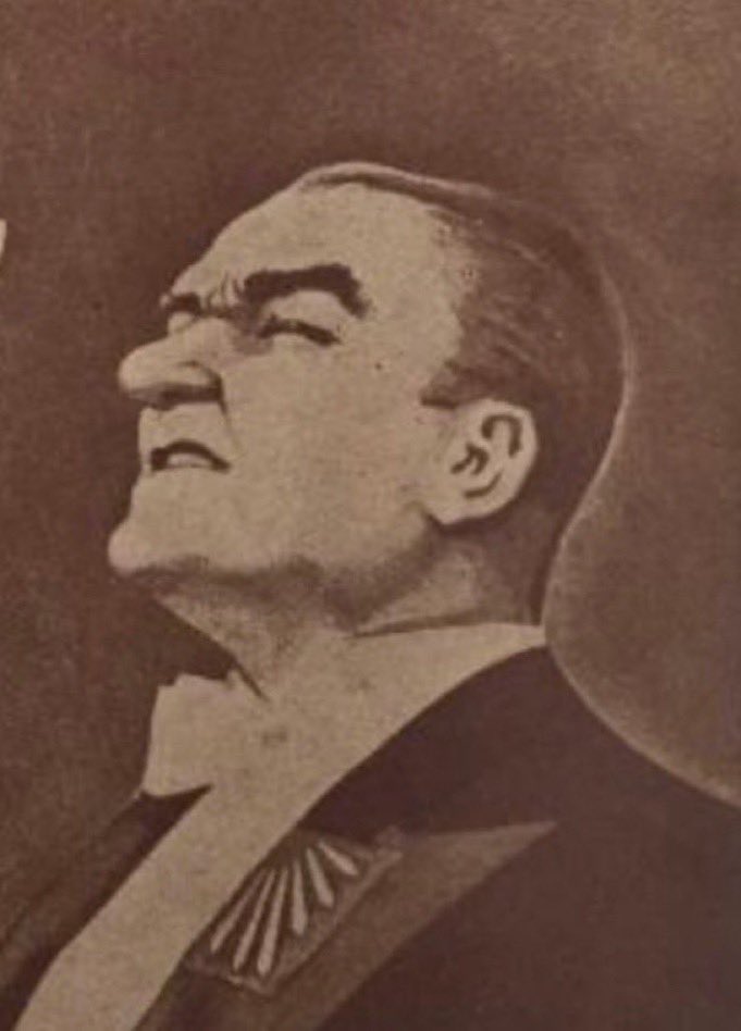 Soyunu araştırmak yasak,
Çocukluğunu araştırmak yasak,
Hayatını araştırmak yasak,
İnancını soruşturmak yasak,
İlk hanımı Latife hanımın hatıraları yasak,
Arşivleri açmak yasak,
Benim Atam değil, sevmiyorum demek yasak

Yasak da yasak.. Hani nerede özgür ülke!