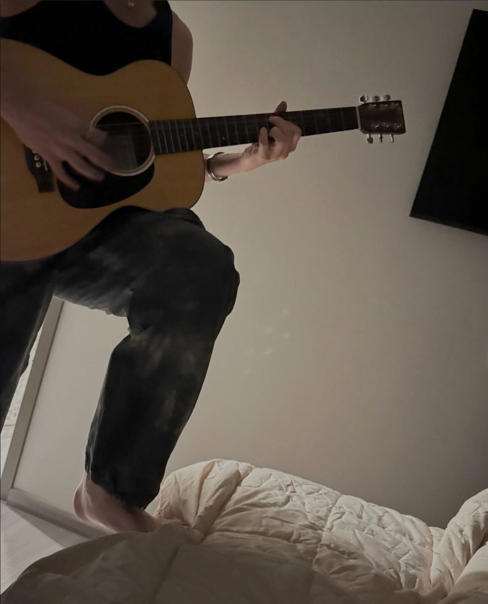 อยากร้องไห้ว่ะ ให้เลยรูปนี้ที่สุดของโลก

‘เรื่องที่โลแมนติกที่สุดที่วิลเลี่ยมทำให้คือเล่นกีต้าร์ปลุก’

#WilliamEst