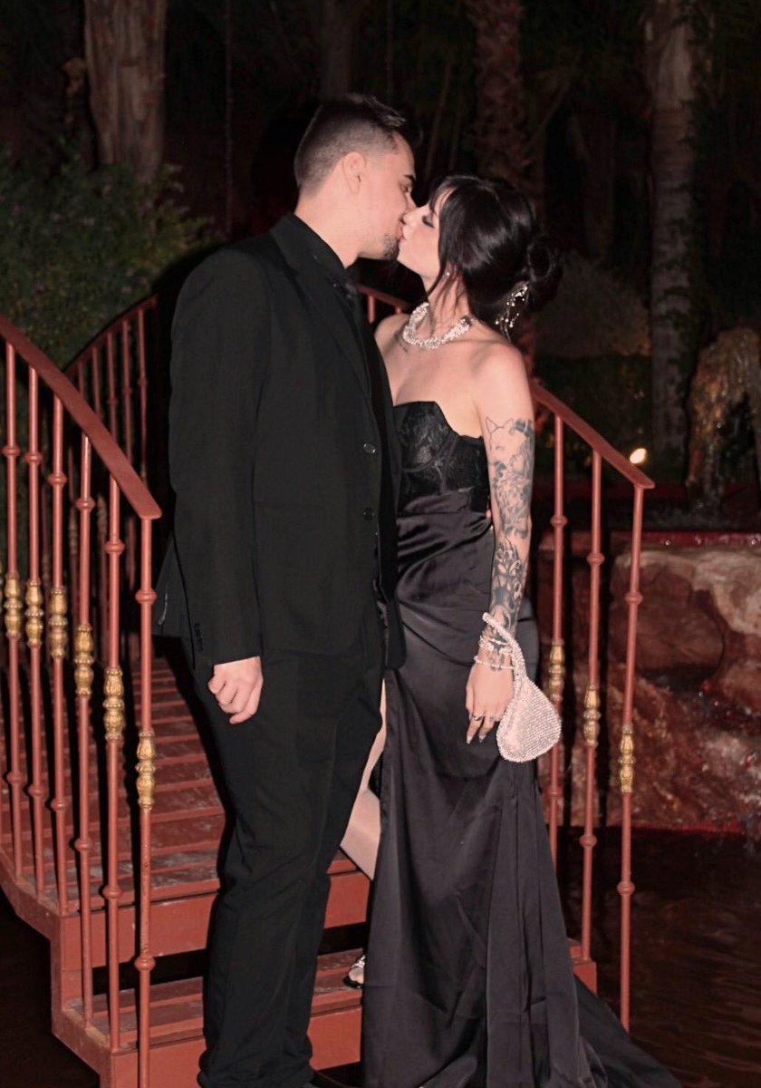 M a y l é n tweet media