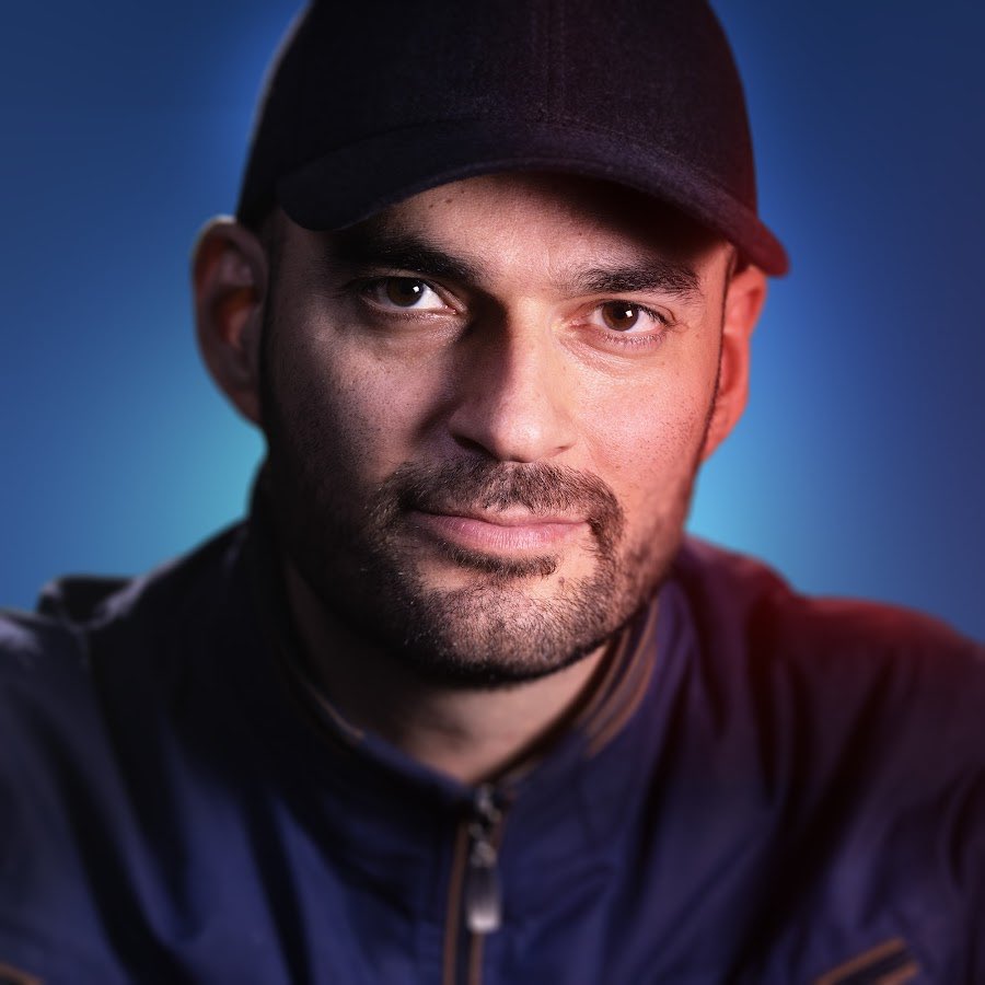 BastionMediaFR's tweet image. 🔴🇫🇷 𝗔𝗟𝗘𝗥𝗧𝗘 𝗜𝗡𝗙𝗢 — Le reporter @VincLapierre a été AGRESSÉ par des antifas sur les lieux où Quentin a été lynché à mort à Lyon.

Alors qu’il réalisait un reportage, plusieurs mortiers ont été TIRÉS en sa direction, avec l’intention manifeste de le blesser.