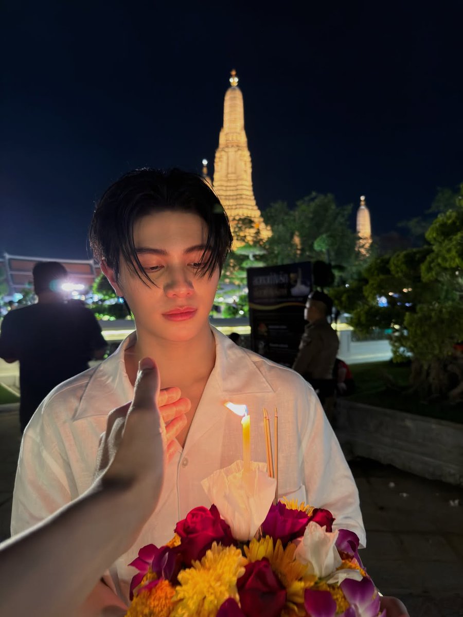 กุให้เลยนะมึง 4รูปที่ถ่ายได้แฟนที่สุด
- ตอนเล่นกีตาร์ปลุกที่คอนโดวิลเลี่ยม
- เล่นกับพี่พีบีที่บ้านพี่เอส
- ตอนกินข้าวด้วยกันที่อิตาลี
- วันลอยกระทงที่ไปกันแค่2คน

โอ้ยแม่จ๋า หนูอยากมีแฟน😭😭😭😭😭😭😭😭😭

#WilliamEst