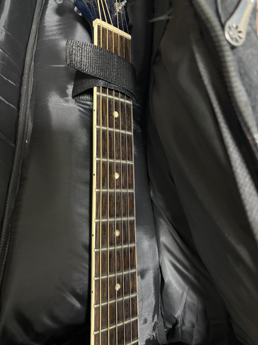 アコギのケース、ソフトケースがボロボロになってたのでAmazonで購入

クーポン使って1500円というドキドキチャレンジ価格

思っとよりはよかった
でも硬めのやつも探そう‥