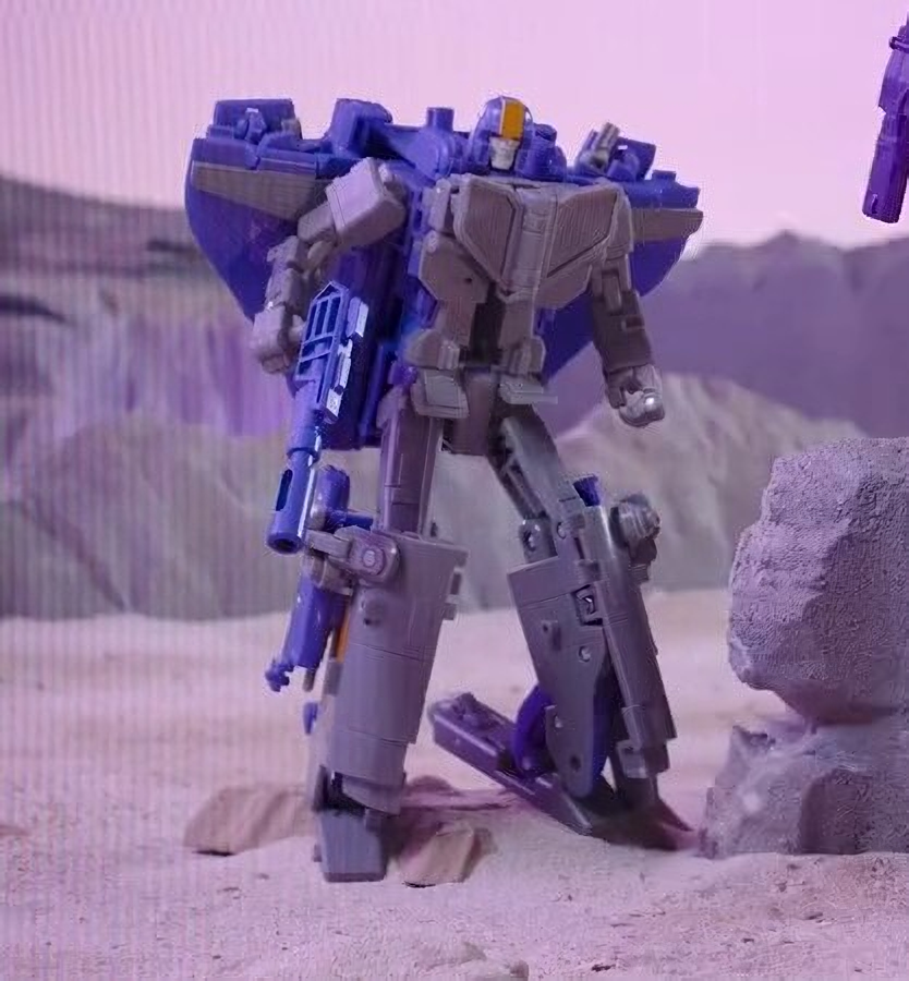 tfw2005's tweet photo. Transformers Studio Series 2026 Leader Astrotrain New Images, Toy-accurate Chest Confirmed https://t.co/P6tq3KXWm7 https://t.co/R3WwGLlihh