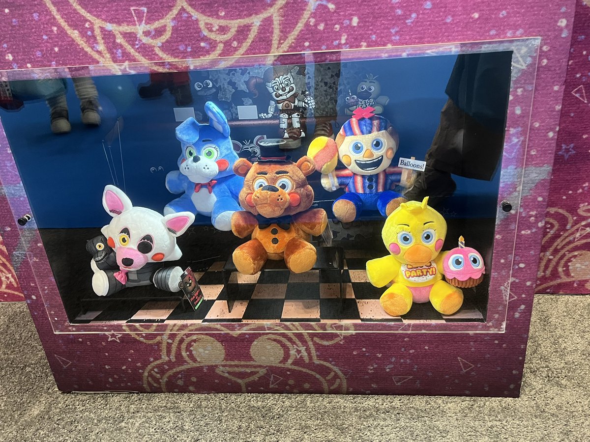 FNAFRestocks's tweet photo. You guys have seen these, but the FNAF 2 plush display is so cool!!! https://t.co/FtFefT9Hs7