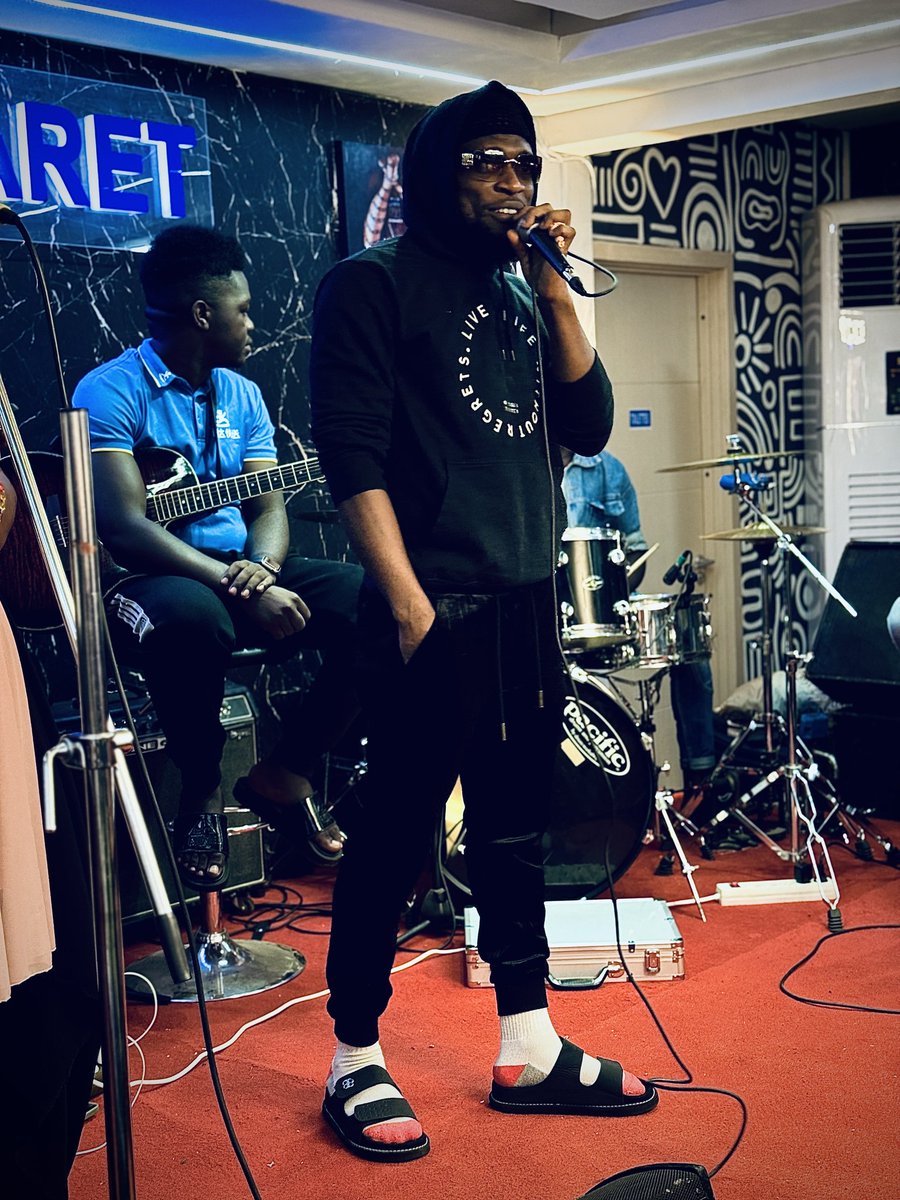 TherealSalatiel's tweet photo. SPECIAL NDOLO NIGHT ❤️
Créez votre playlist LOVE avec mes chansons en commentaire 🎶

Je veux voir vos choix… Love &amp; vibes !

#LivePerformance #Bafoussam #Salatiel #LovePlaylist #ValentinesDay https://t.co/SvZ6PwVuKA