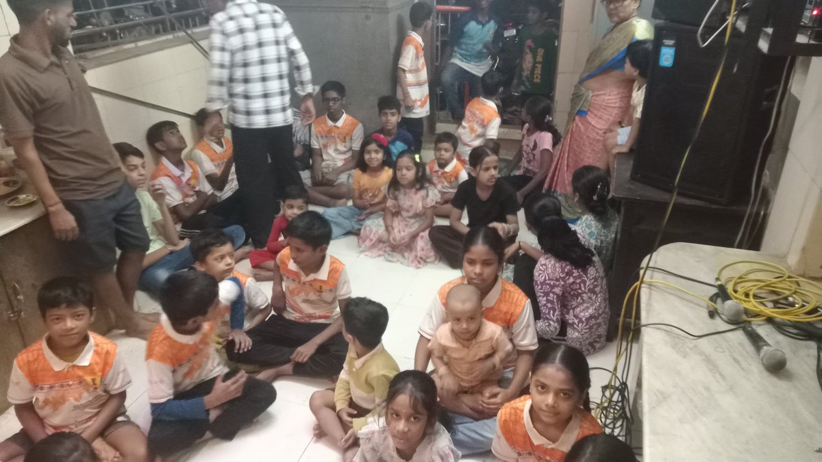 sanatansevasang's tweet photo. #सनातन_सेवा_संघ🚩
आज संघर्ष नगर, असल्फा, 3 नं खाड़ी और संघर्ष नगर 9 नंबर में शनिवार शाम की साप्ताहिक आरती और बैठक मंदिर में आनंद पूर्वक सफल हुई, आरती को आनंदपूर्वक बनाने क�� लिए सभी सनातनियो का तहे दिल से धन्यवाद🙏🙏
एक ही लक्ष्य :- #शनिवार_साप्ताहिक_आरती
जय श्री राम🙏🚩 https://t.co/UmJuKDSXVE