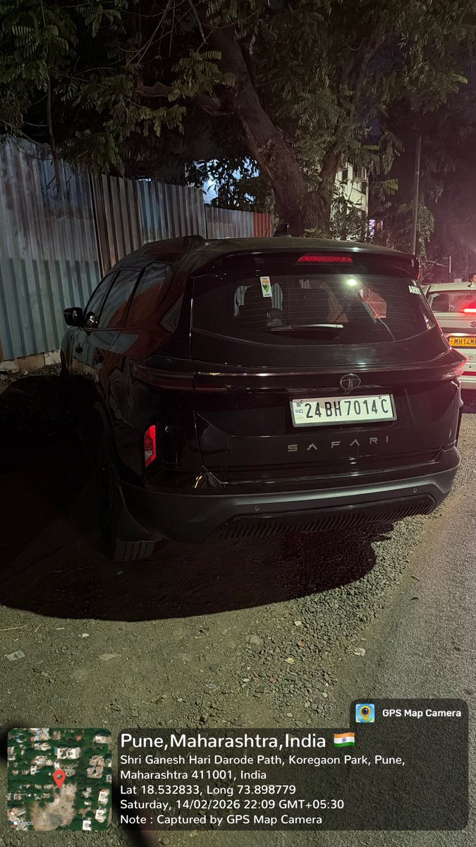 MadhurRamani's tweet photo. @PuneCityTraffic all footpaths on south main road in koregaon park have cars parked on them most evenings and weekends, the traffic cops just drive past and don't do anything because they are clearly being paid off not to interfere. @CPPuneCity https://t.co/jlY5D8WDdd