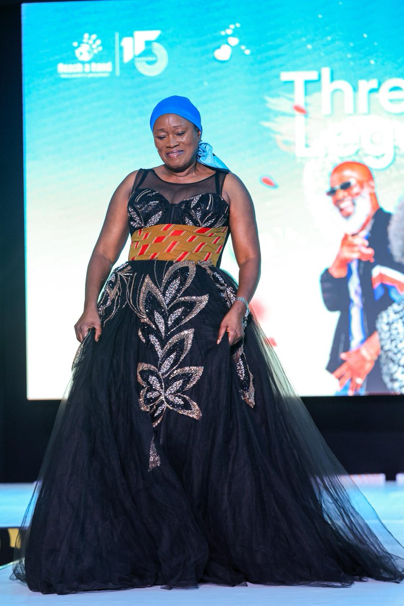 gad_rogers's tweet image. Throwback to when fashion meant something deeper than trends—it was identity, celebration, survival, love. Today, #ThreadsOfLegacy brings that energy back: our legends from the golden era hitting the runway in their iconic looks, collabed with modern designers who get it. Bell