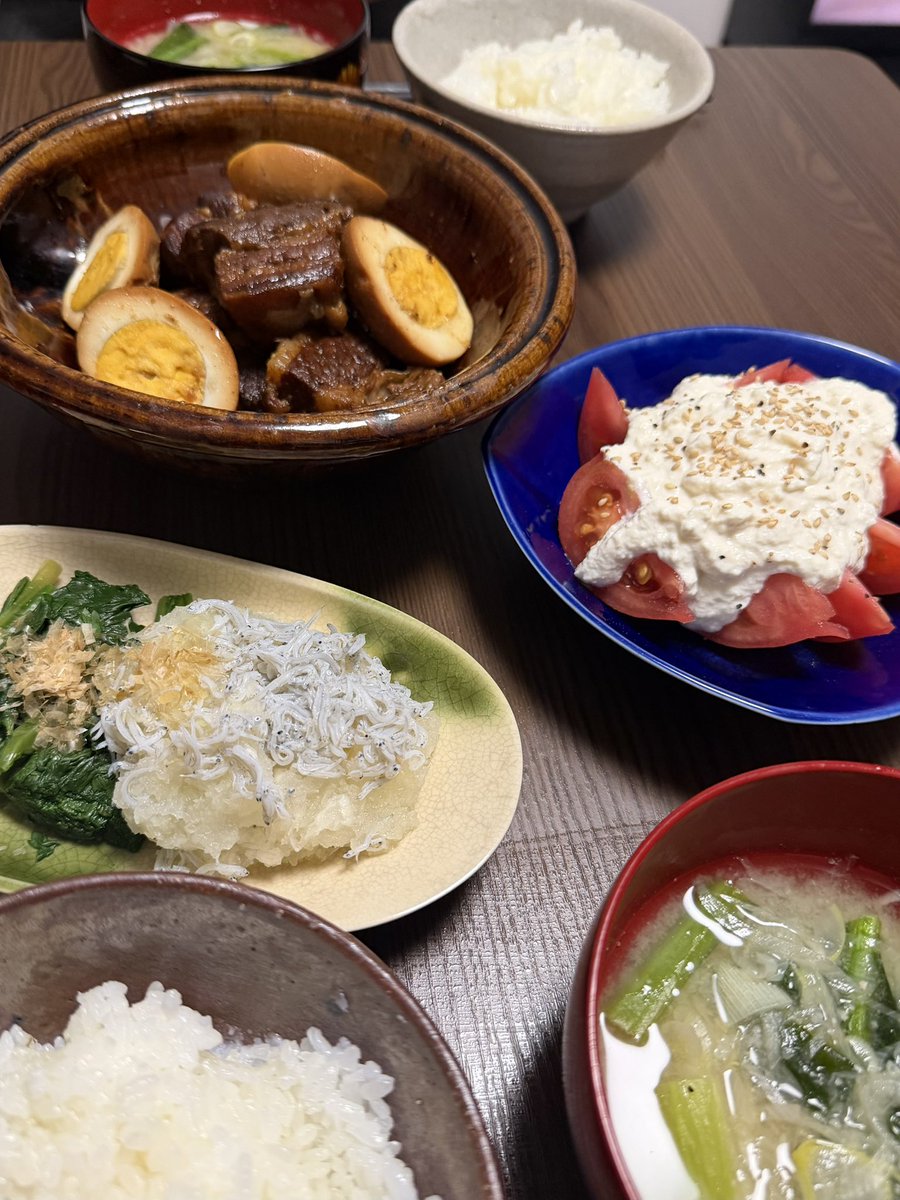 i_nos's tweet photo. バレンタインだけど、
和食です🥢
ティラミスは水切りヨーグルトver🍫 https://t.co/tp0inSiILB