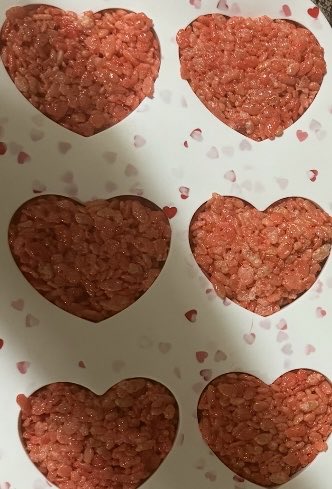 rwducie's tweet photo. 3  Things  I ❤️
 Made  In  2  1:
Color  + 🧑🏽‍🍳 +  Treats =
❤️ Rice Krispie Treats
#ValentinesDay2026 https://t.co/E80hUSxTGs
