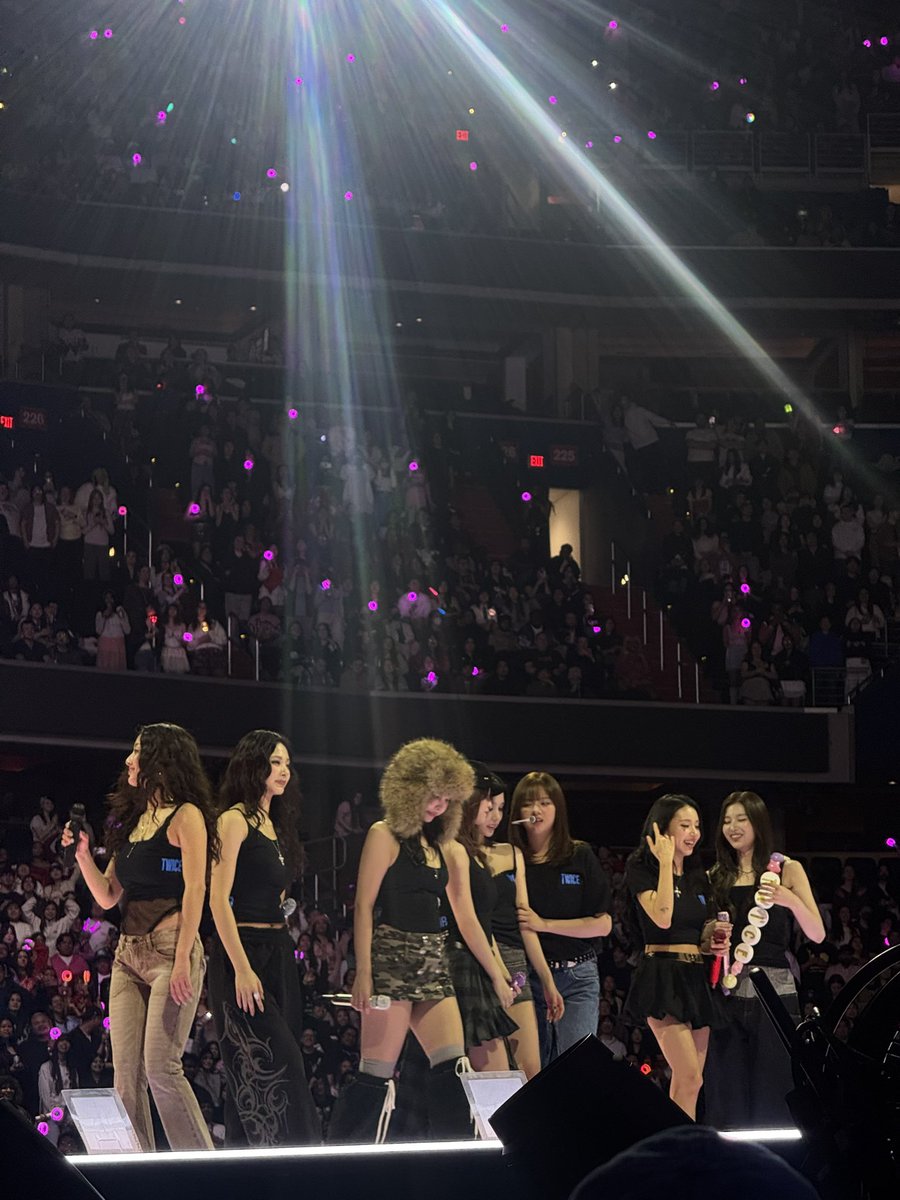slumpjoon's tweet photo. Got floor and saw twice again🤍 https://t.co/lkXoJfgUjY