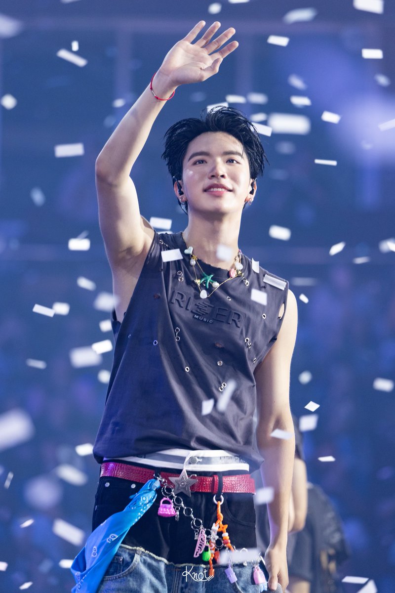 หล่ออ่ะ ✨👋

CLOVER RISE TO THE TOP
#RISERCONCERTD2
#keenkeno #williamjkp