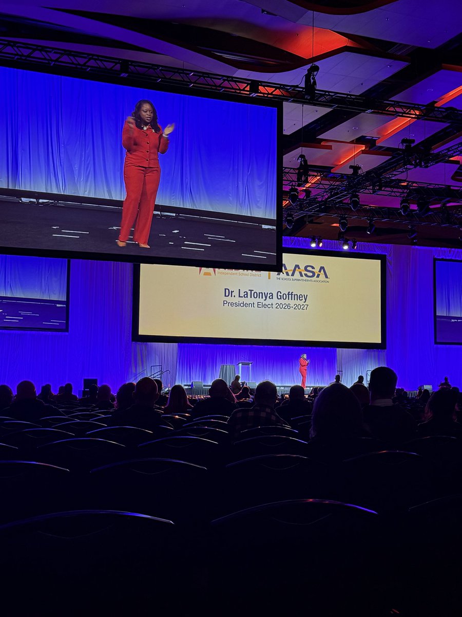 robyn_klim's tweet photo. Congrats President elect! @AASAHQ @LTPS1 @NJASANews #ClosingKeynote #Nashville https://t.co/kiJTP43S5E