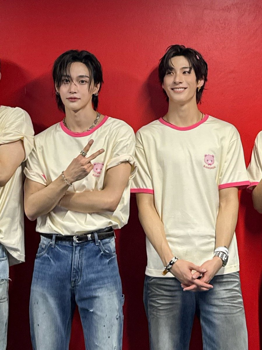 แอนตันเหมือนถ่ายรูปกับคนที่แอบชอบอะ