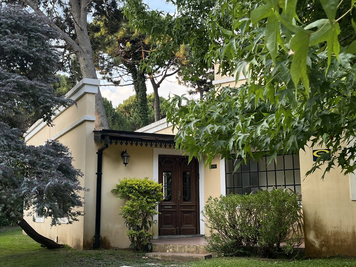 marecha_'s tweet photo. @sixtocristiani Dejo esta casa que me crucé como posible inspo. Hay ciertos detalles que podrías tomar! https://t.co/OH4SuwoFQt
