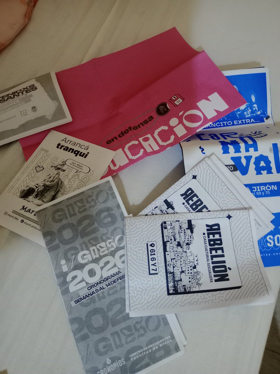 Primer semana de facultad y ya tengo una amplia colección de folletos