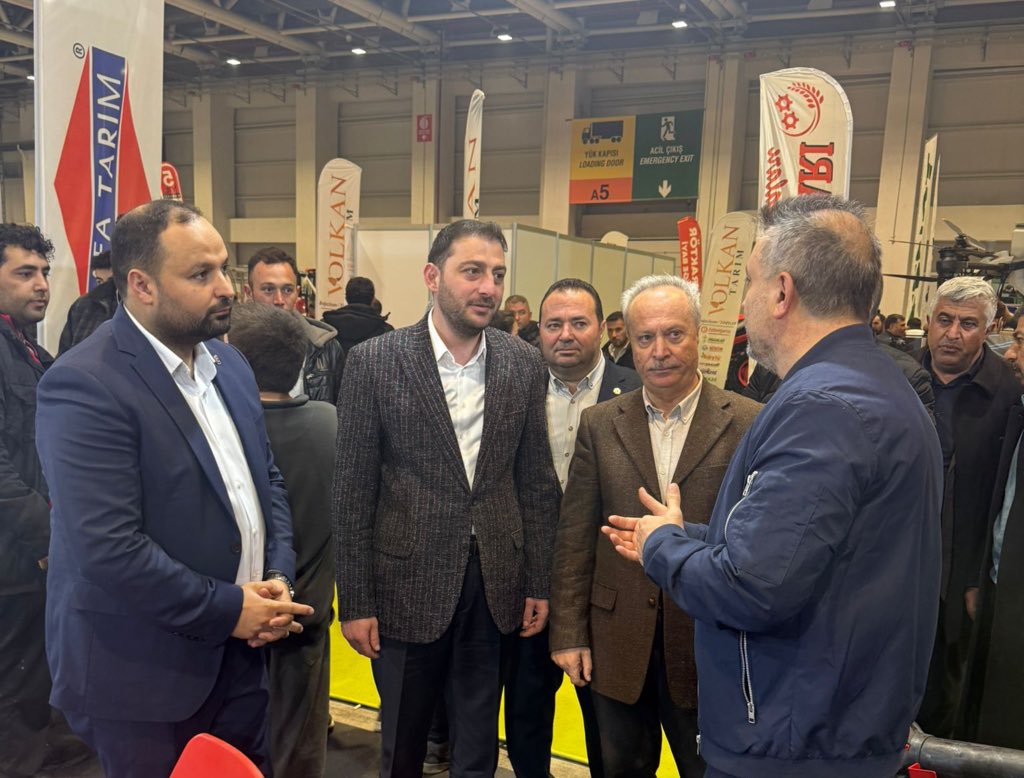 MHP Kayseri İl Başkanımız Sn. Enes Ertuğrul Kalın, İl Divan ve Yönetim Kurulu Üyelerimiz ile birlikte 21. Kayseri Tarım Fuarı’na katılım sağlayarak üreticilerimiz, çiftçilerimiz ve sektör temsilcileriyle bir araya gelmiştir.

Ülkemizin tarımsal kalkınmasına katkı sunan, üretimi