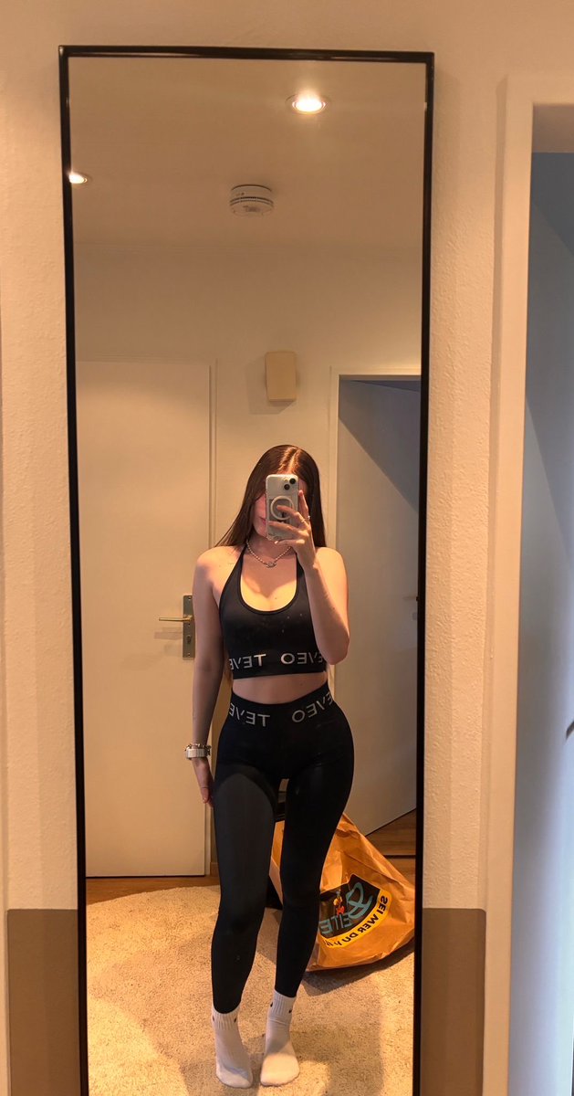 Queen Anna tweet media