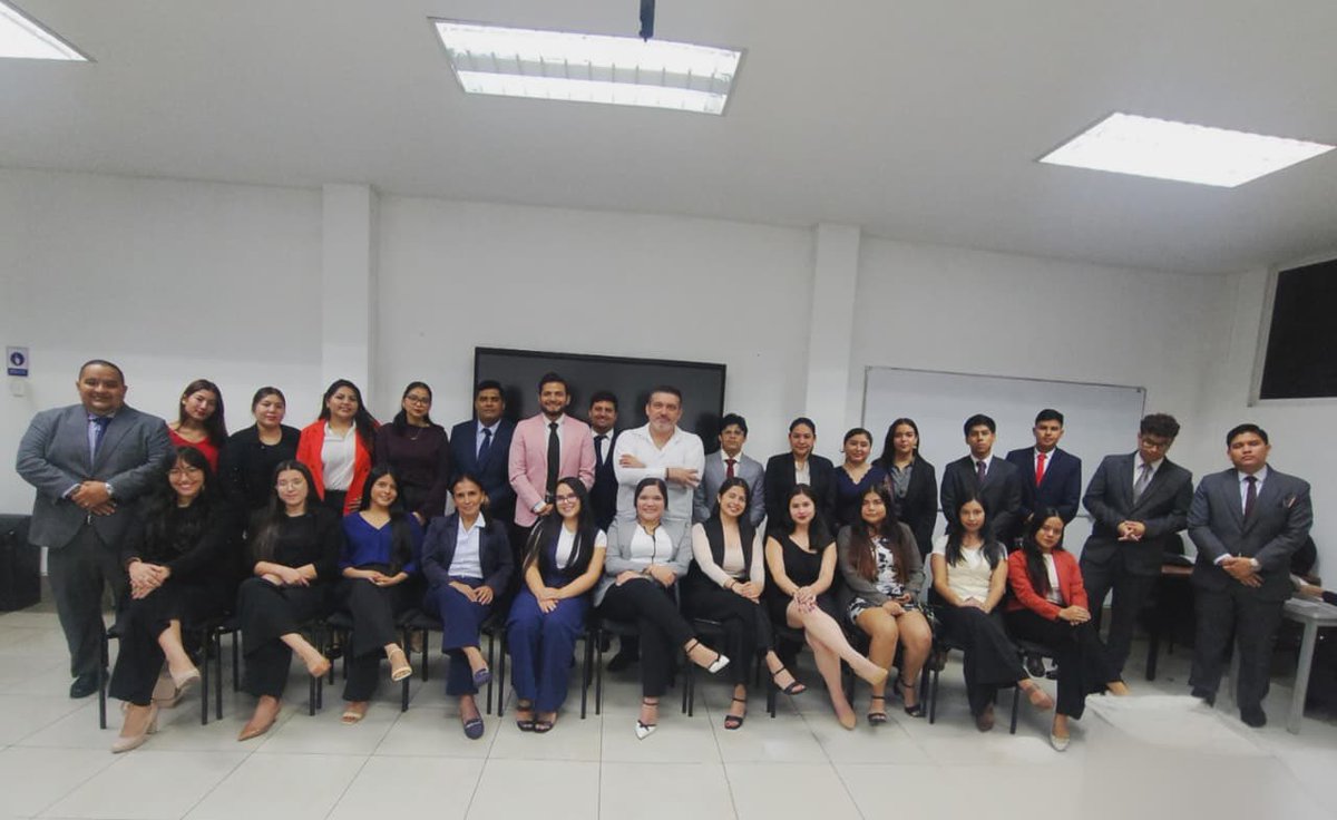 📌Futuros letrados del derecho, recuerden que el conocimiento adquirido no solo define su carrera,sino también el impacto que tendrán en la sociedad; confío en su capacidad para ejercer con ética, compromiso y excelencia académica a favor de la justicia. Orgullosamente UG 📚