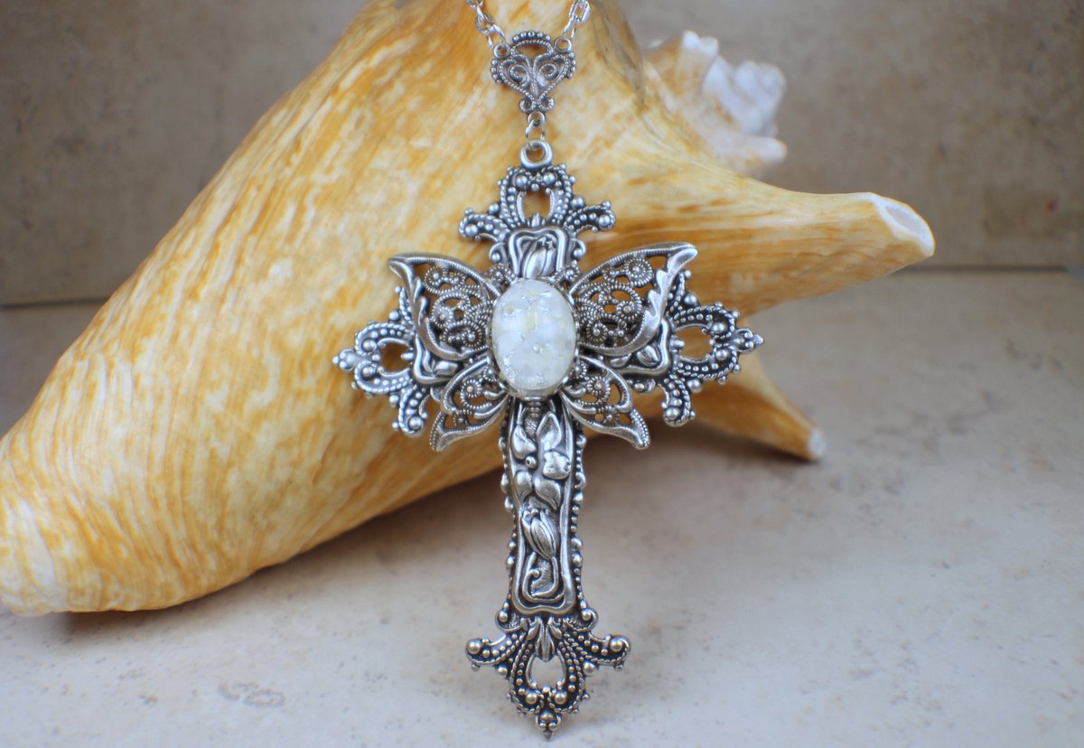 charsfavorite's tweet image. Elevate your style with our stunning Silver Butterfly Cross featuring a mesmerizing white glass opal, all for just $50. Stand out today! #JewelryLovers #UniqueStyle

Shop Now charsfavoritethings.com/products/1silv…