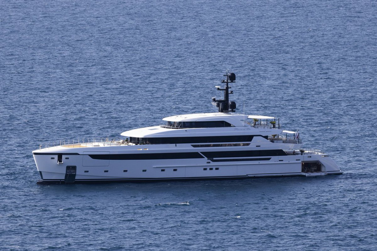 <a href="/PM_ViktorOrban/">Orbán Viktor</a> <a href="/ZelenskyyUa/">Volodymyr Zelenskyy / Володимир Зеленський</a> It should be about you. You are robbing your own country, while Zelenskyy is defending his.

This is your yacht: