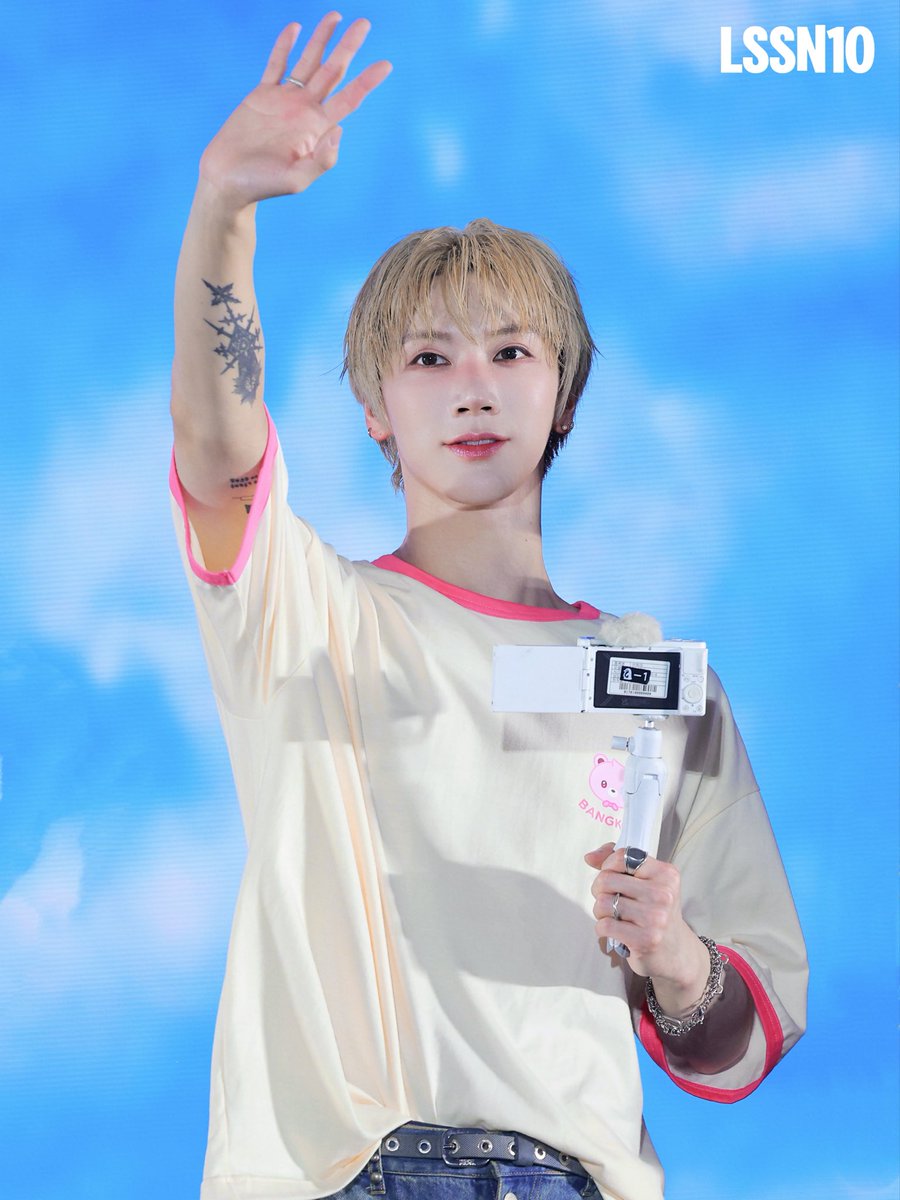 260214 SMTOWN BANGKOK

👋🏻 bye people 10vely people >3<

#TENLEE #tenlee_1001 
#TEN #텐 #เตนล์ #李永钦
#TENxRajamangala 
#SMTOWNLIVE2025_26_BANGKOK