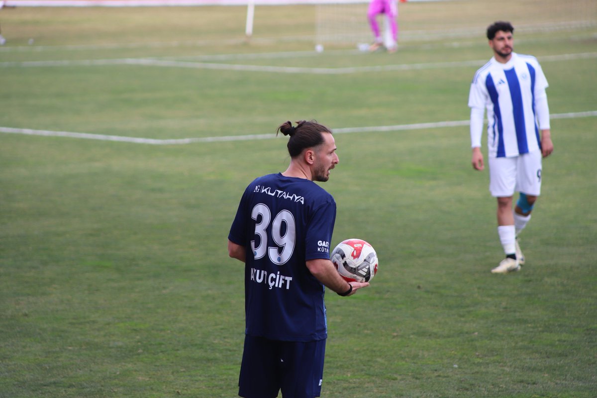 Şehrimizin gururu Kütahyaspor, Eskişehir Anadolu Sportif Faaliyetler karşısında sahasında aldığı 1-0’lık galibiyetle liderliğini sürdürdü.

Kütahyasporumuzu, teknik heyetimizi ve futbolcularımızı yürekten tebrik ediyor; sezonun kalanında üstün başarılarının devamını diliyoruz.