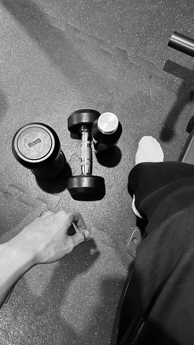 ‹ 𝑀 | tweet media