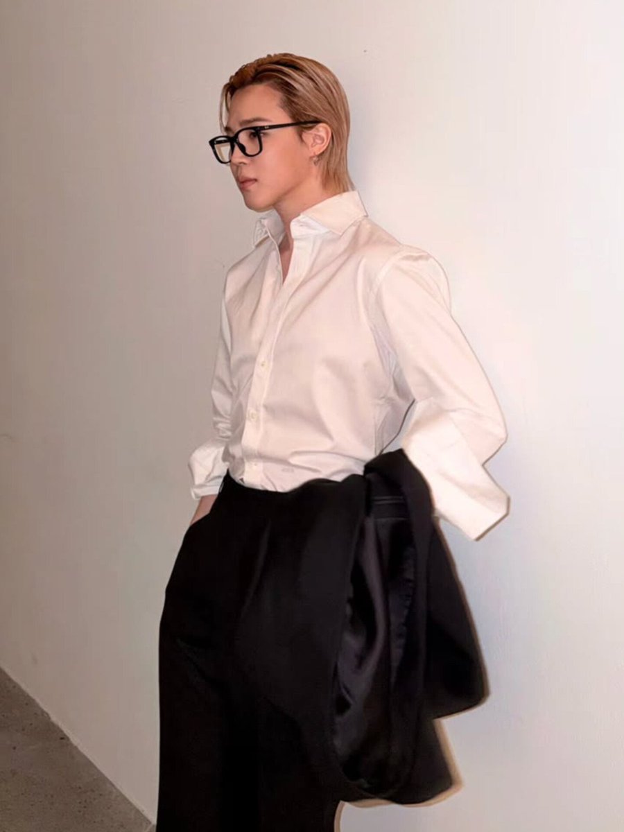 bad bunnyi izleyen sabrina gibi baktim fotograflara