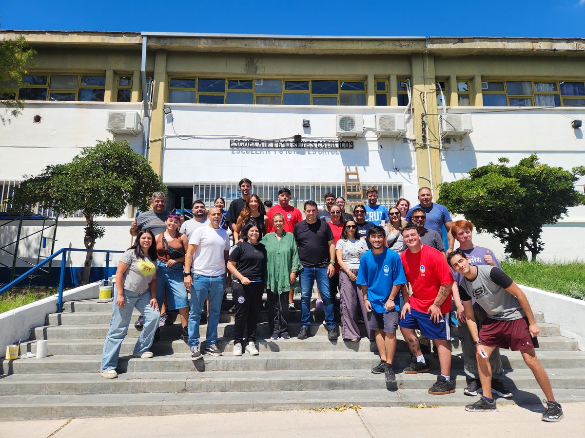 Cientos voluntarios en toda la provincia trabajando por sus escuelas 🏫

En Godoy Cruz, en la Escuela Reyes Católicos, nos sumamos a una nueva jornada de Colaborarte junto a jóvenes del departamento.

Gracias por el compromiso, la energía y las ganas de hacer que cada escuela