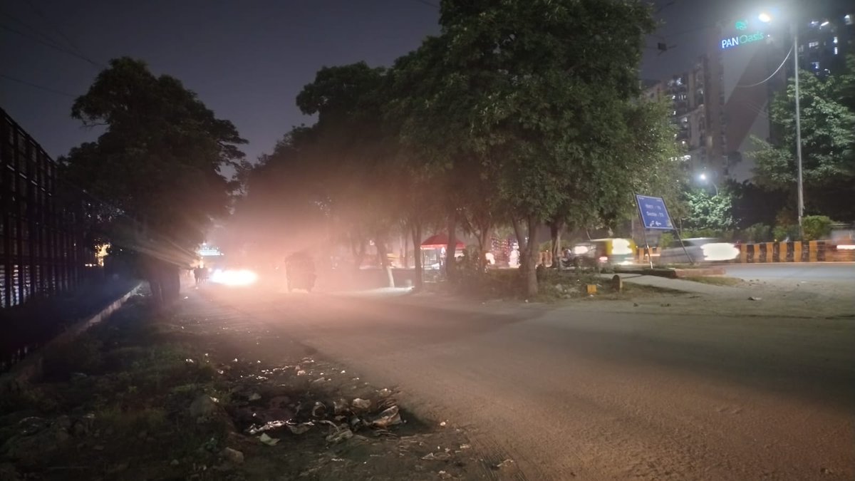 ये है नोएडा सेक्टर 73 का फुटपाथ हजारों लोग यहां से गुजरते हैं नोएडा की मुख्य सड़क है ये जहां से 116,117,118,119,122 समेत कई सेक्टर के लोग गुजरते हैं निवेदन है इसका संज्ञान लें। <a href="/CMOfficeUP/">CM Office, GoUP</a> <a href="/myogiadityanath/">Yogi Adityanath</a> <a href="/noida_authority/">NOIDA Authority</a> <a href="/CeoNoida/">CEO, NOIDA Authority</a>