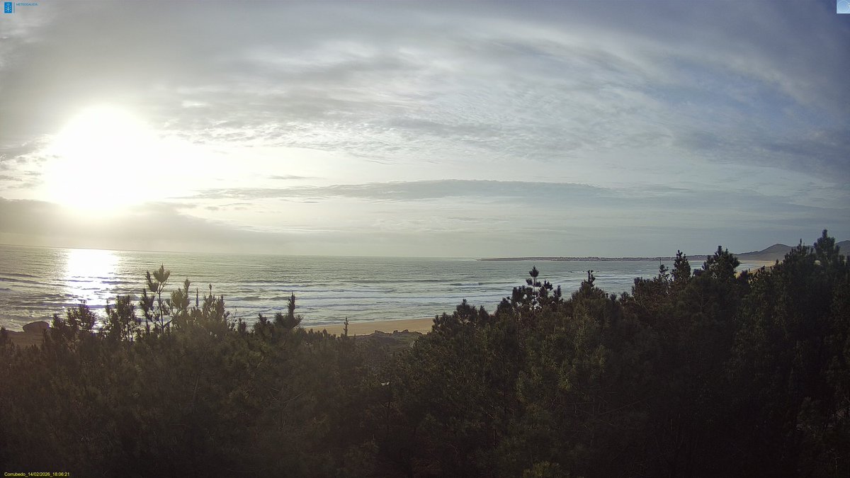 MeteoBrais1's tweet photo. Tarde entre nubes y sol en #Galicia 

- Alto do Rodicio (#Maceda)
- Corrubedo (#Ribeira)

Toca seguir aprovechando! Mañana será un día más gris y de llovizna, más probables en las provincias atlánticas ☁️🌦️ https://t.co/SCKpmOTv5q