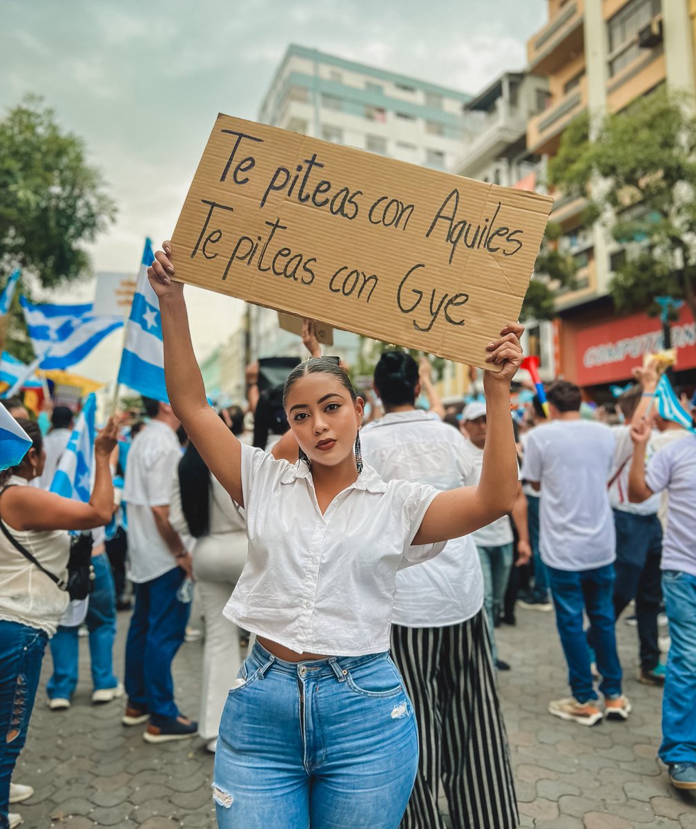 La que Critica vs La Criticada.
Alguien dígale a la gorda que si va a Criticar a otra mujer por lo menos baje una talla y haga Mewing que le urge, curioso que las mujeres sin cuidado personal propio hablen mal de las que si ejercitan🤡

#AquilesEstamosContigo
#GuayaquilConAquiles