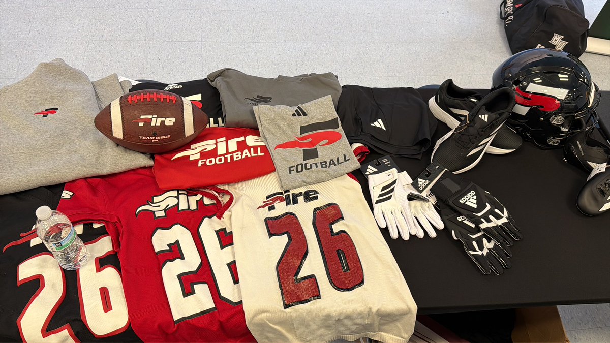 Recruting Fair! Thanks for having us <a href="/ArmwoodFTBL/">Armwood Football</a> #thruthefire #fuelthefire #ValentinesDay