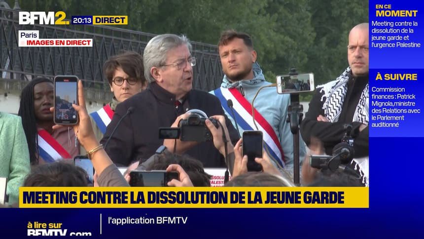 <a href="/JLMelenchon/">Jean-Luc Mélenchon</a> Pas un mot pour Quentin.

Vous n’avez honte de rien. Vous soutenez les pires groupes d’extrême gauche depuis des années et vous venez vous victimiser pendant qu’un jeune homme de 23 ans est entre la vie et la mort ?